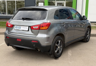 Подержанный автомобиль Mitsubishi ASX 2010 года (5 фото)