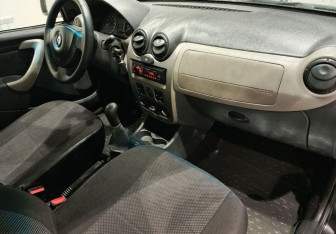 Подержанный автомобиль Renault Sandero 2012 года (14 фото)