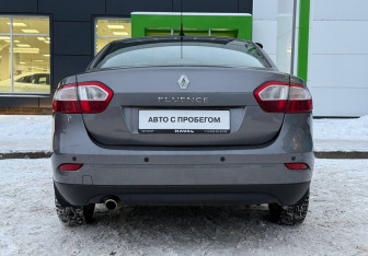 Подержанный автомобиль Renault Fluence 2011 года (6 фото)