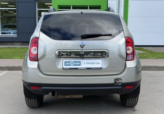Подержанный автомобиль Renault Duster 2015 года (6 фото)