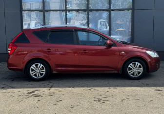 Подержанный автомобиль Kia Ceed Wagon 2009 года (4 фото)