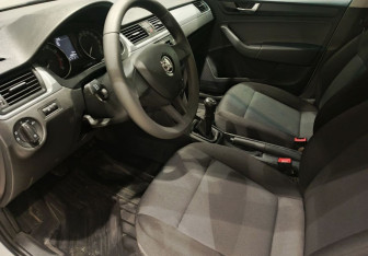 Подержанный автомобиль Skoda Rapid Liftback 2017 года (12 фото)