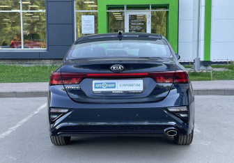 Подержанный автомобиль Kia Cerato Sedan 2018 года (6 фото)