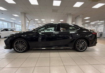 Новый Toyota Camry Sedan 2025 (8 фото)