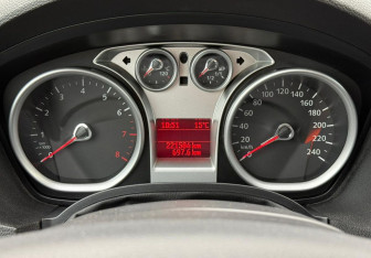 Подержанный автомобиль Ford Kuga 2009 года (12 фото)