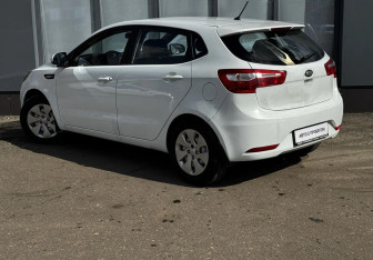 Подержанный автомобиль Kia Rio Hatchback 2013 года (8 фото)