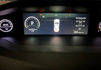 Подержанный автомобиль Changan UNI-V 2022 года (16 фото)