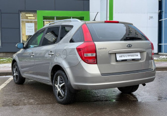 Подержанный автомобиль Kia Ceed Wagon 2010 года (7 фото)