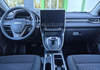 Подержанный автомобиль Haval M6 2025 года (16 фото)