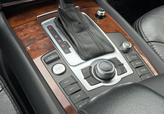 Подержанный автомобиль Audi Q7 2015 года (16 фото)