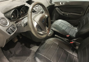 Подержанный автомобиль Ford Fiesta Sedan 2016 года (10 фото)