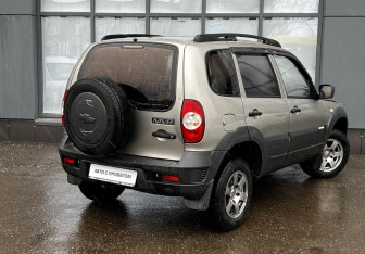Подержанный автомобиль Chevrolet Niva 2013 года (6 фото)