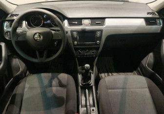 Подержанный автомобиль Skoda Rapid Liftback 2017 года (14 фото)