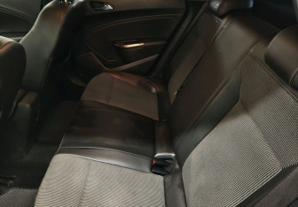 Подержанный автомобиль Opel Astra Hatchback 2011 года (12 фото)