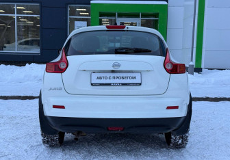 Подержанный автомобиль Nissan Juke 2012 года (6 фото)