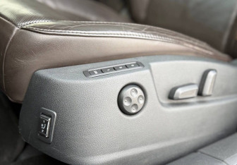 Подержанный автомобиль Skoda Superb Wagon 2012 года (18 фото)