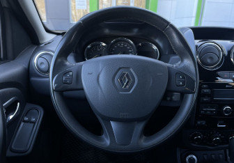 Подержанный автомобиль Renault Duster 2017 года (12 фото)