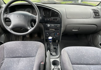 Подержанный автомобиль Kia Spectra Sedan 2006 года (9 фото)