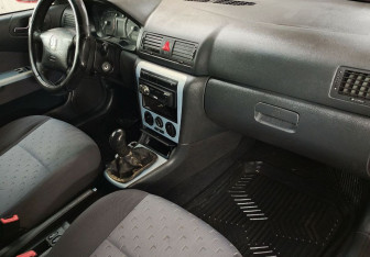 Подержанный автомобиль Skoda Octavia Liftback 2009 года (12 фото)