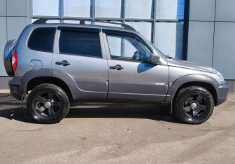 Подержанный автомобиль Chevrolet Niva 2013 года (5 фото)