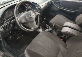 Подержанный автомобиль Chevrolet Niva 2013 года (9 фото)