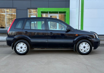 Подержанный автомобиль Ford Fusion 2007 года (4 фото)