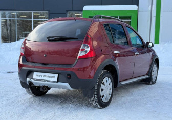 Подержанный автомобиль Renault Sandero 2011 года (6 фото)