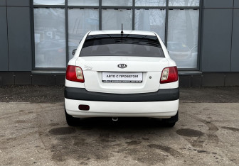 Подержанный автомобиль Kia Rio Sedan 2009 года (7 фото)