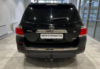 Подержанный автомобиль Toyota Highlander 2011 года (7 фото)