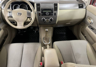 Подержанный автомобиль Nissan Tiida Hatchback 2007 года (12 фото)