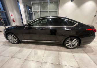Подержанный автомобиль Genesis G80 2017 года (7 фото)