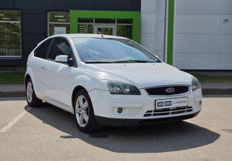 Подержанный автомобиль Ford Focus Hatchback 2007 года (3 фото)