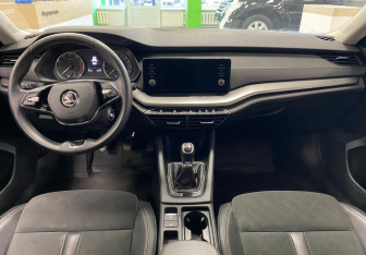 Подержанный автомобиль Skoda Octavia Liftback 2020 года (9 фото)