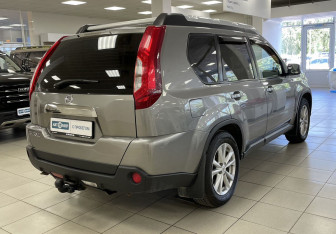 Подержанный автомобиль Nissan X-Trail 2012 года (5 фото)
