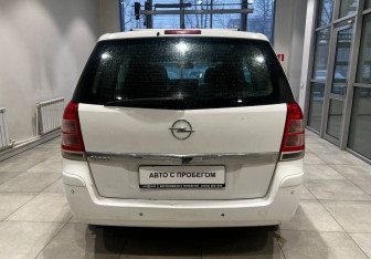 Подержанный автомобиль Opel Zafira Compactvan 2011 года (8 фото)