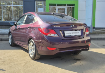 Подержанный автомобиль Hyundai Solaris Sedan 2011 года (7 фото)