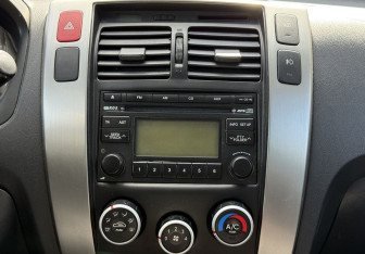 Подержанный автомобиль Hyundai Tucson 2008 года (13 фото)