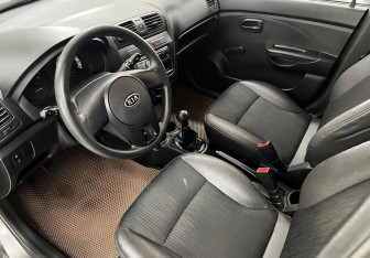 Подержанный автомобиль Kia Picanto 2010 года (9 фото)
