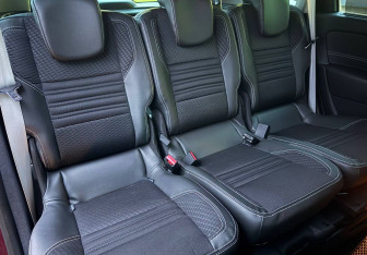 Подержанный автомобиль Renault Scenic 2015 года (10 фото)