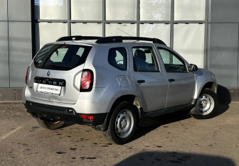 Подержанный автомобиль Renault Duster 2018 года (8 фото)