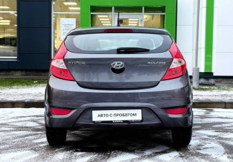 Подержанный автомобиль Hyundai Solaris Hatchback 2014 года (6 фото)