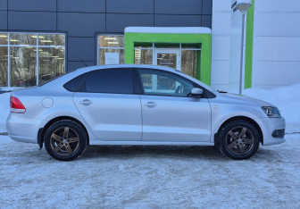 Подержанный автомобиль Volkswagen Polo Sedan 2011 года (4 фото)