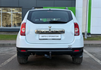 Подержанный автомобиль Renault Duster 2014 года (6 фото)