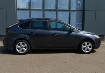 Подержанный автомобиль Ford Focus Hatchback 2010 года (5 фото)