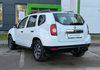 Подержанный автомобиль Renault Duster 2014 года (7 фото)