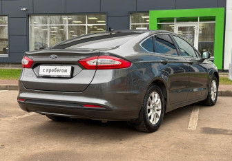 Подержанный автомобиль Ford Mondeo Sedan 2018 года (5 фото)