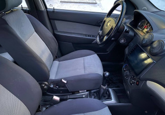 Подержанный автомобиль Chevrolet Aveo Hatchback 2008 года (9 фото)