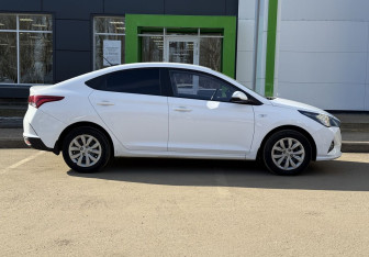 Подержанный автомобиль Hyundai Solaris Sedan 2021 года (4 фото)