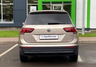 Подержанный автомобиль Volkswagen Tiguan 2017 года (6 фото)