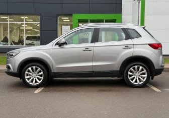 Подержанный автомобиль FAW Besturn X40 2021 года (8 фото)